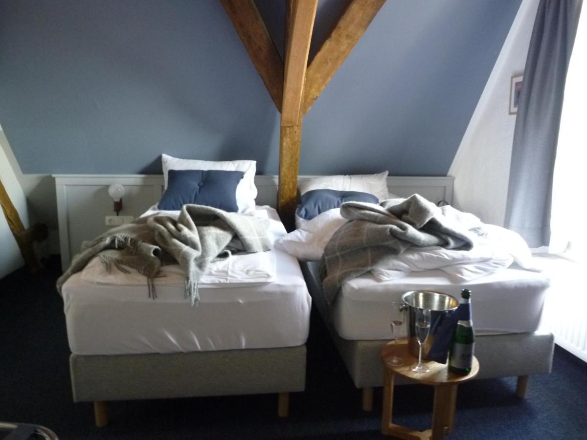 Hohes Haus Hotel Greetsiel Bagian luar foto