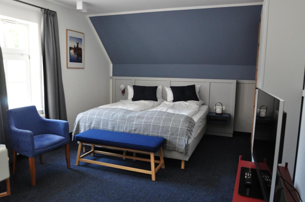 Hohes Haus Hotel Greetsiel Bagian luar foto